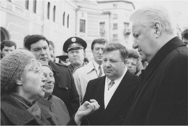 Иллюстрация к книге — Все свободны. История о том, как в 1996 году в России закончились выборы [i_029.jpg]