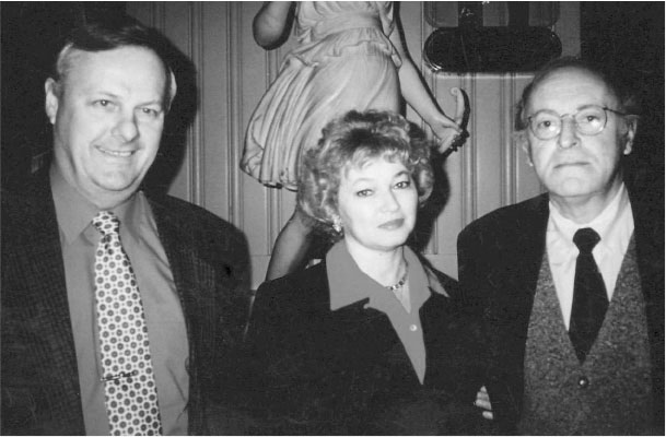 Иллюстрация к книге — Все свободны. История о том, как в 1996 году в России закончились выборы [i_039.jpg]