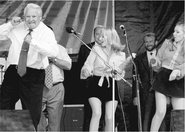 Иллюстрация к книге — Все свободны. История о том, как в 1996 году в России закончились выборы [i_042.jpg]