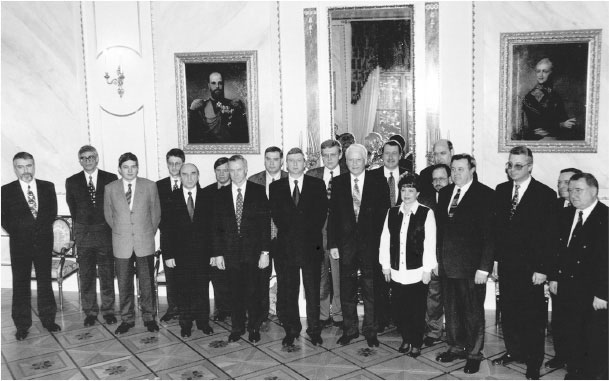 Иллюстрация к книге — Все свободны. История о том, как в 1996 году в России закончились выборы [i_055.jpg]