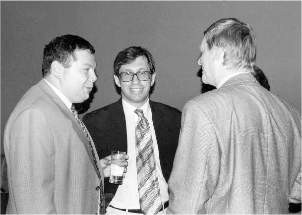 Иллюстрация к книге — Все свободны. История о том, как в 1996 году в России закончились выборы [i_058.jpg]