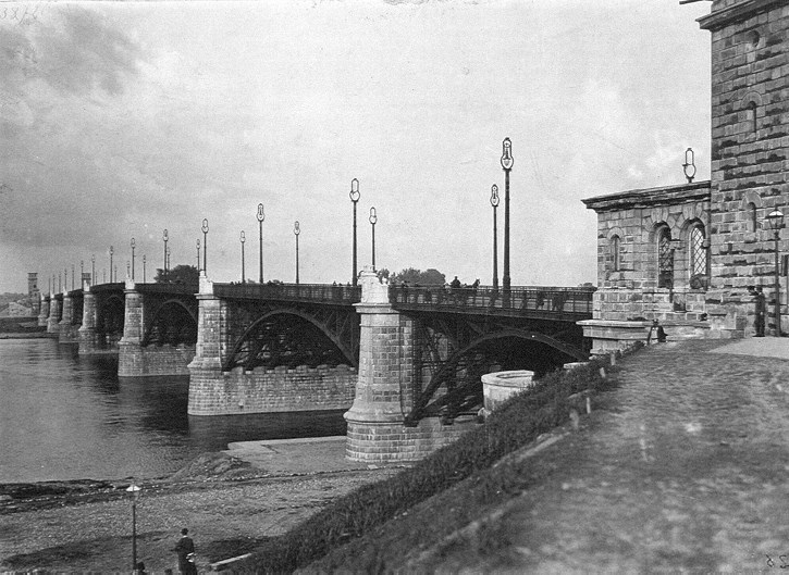 Иллюстрация к книге — Польские земли под властью Петербурга. От Венского конгресса до Первой мировой [b00002094.jpg]