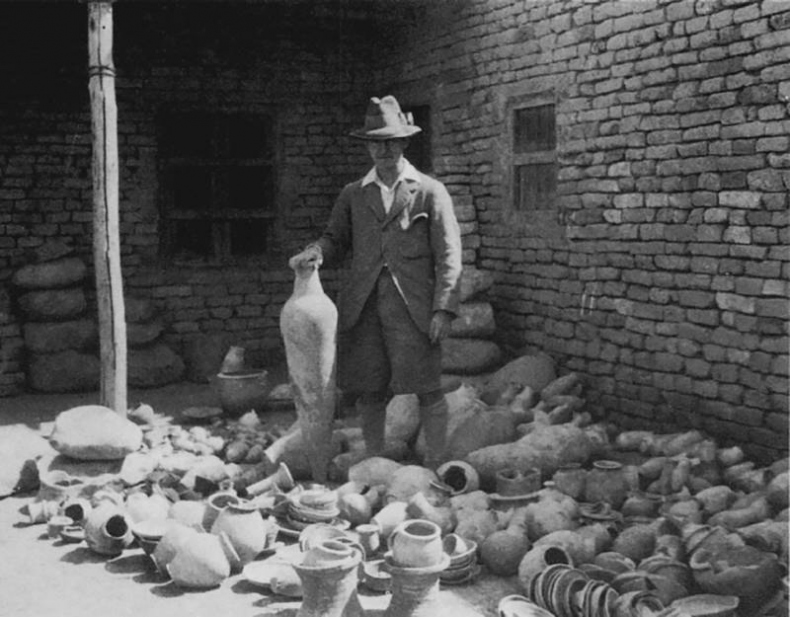 Иллюстрация к книге — Агата и археолог. Мемуары мужа Агаты Кристи [i_005.jpg]