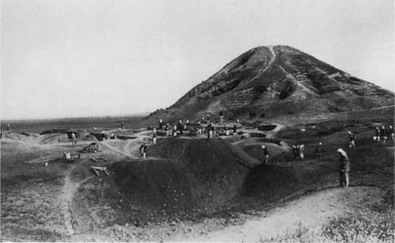 Иллюстрация к книге — Агата и археолог. Мемуары мужа Агаты Кристи [i_025.jpg]