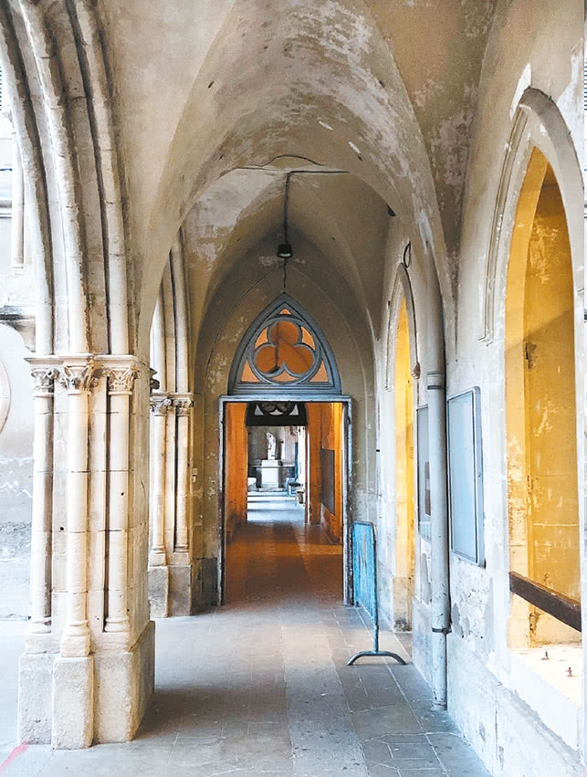 Иллюстрация к книге — Франция, которую вы не знали [i_077.jpg]