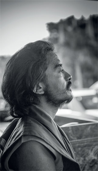 Иллюстрация к книге — Навстречу миру [i_001.jpg]