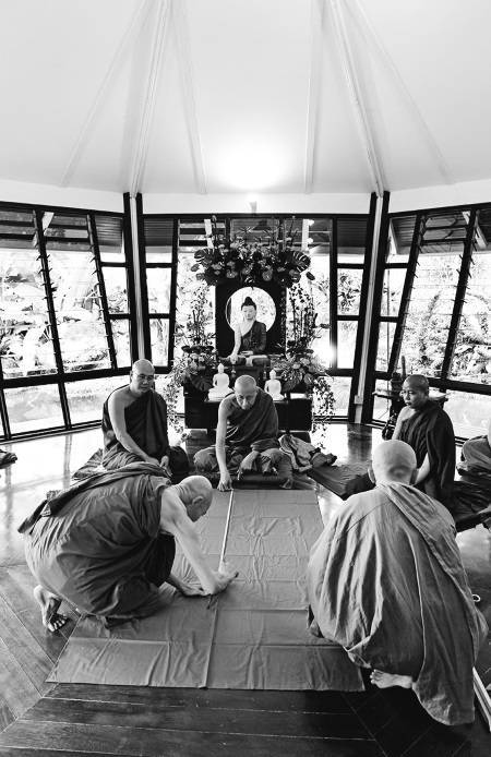 Иллюстрация к книге — Буддизм. Один учитель, много традиций [i_033.jpg]