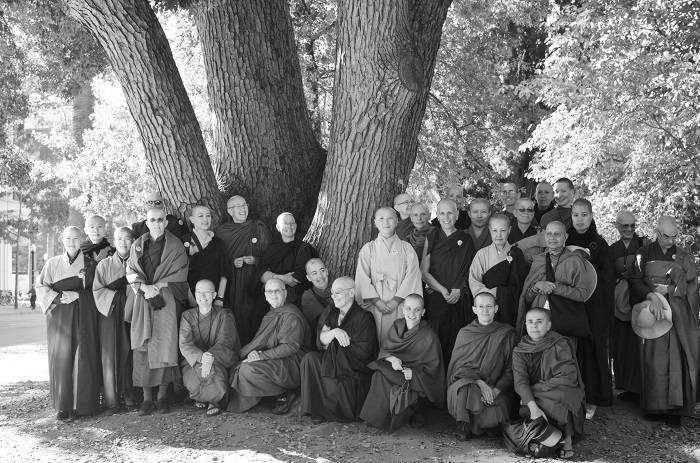 Иллюстрация к книге — Буддизм. Один учитель, много традиций [i_038.jpg]