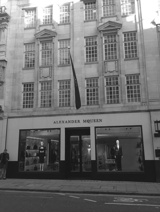 Иллюстрация к книге — Территории моды: потребление, пространство и ценность [i_017.jpg]