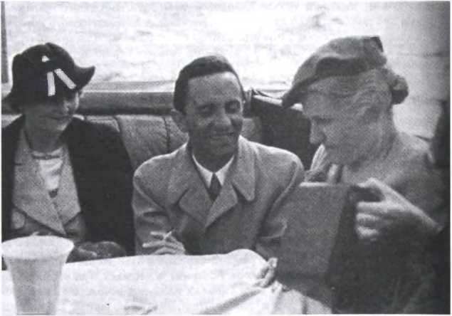 Иллюстрация к книге — BMW: история семьи Квандт, возродившей компанию [i_009.jpg]