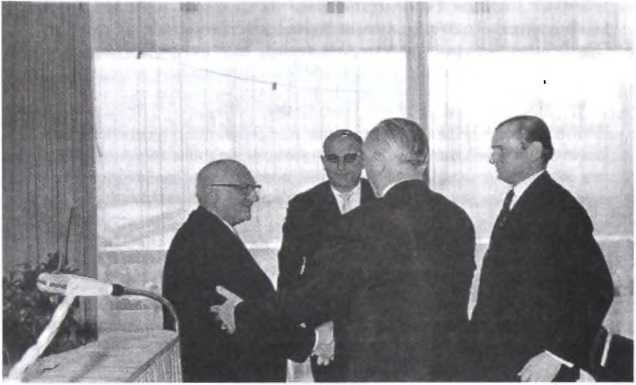 Иллюстрация к книге — BMW: история семьи Квандт, возродившей компанию [i_019.jpg]