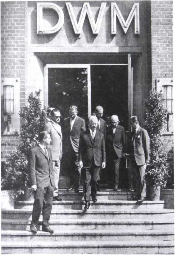 Иллюстрация к книге — BMW: история семьи Квандт, возродившей компанию [i_021.jpg]