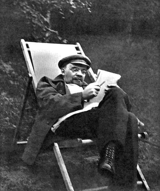 Иллюстрация к книге — В.И. Ленин. Полная биография [i_025.jpg]