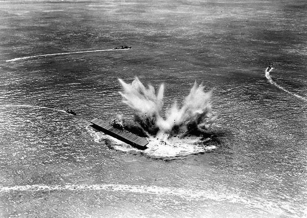 Иллюстрация к книге — Ракетоносцы. Адское пламя [i_010.jpg]