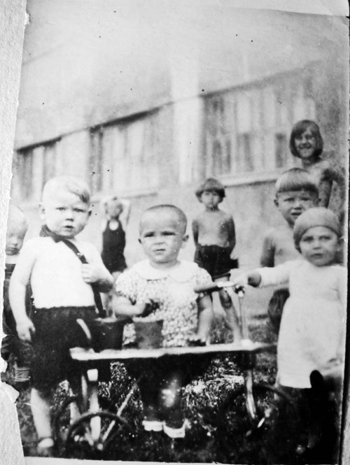 Иллюстрация к книге — Я был там: история мальчика, пережившего блокаду. Воспоминания простого человека о непростом времени [i_017.jpg]