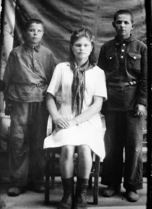 Иллюстрация к книге — Я был там: история мальчика, пережившего блокаду. Воспоминания простого человека о непростом времени [i_028.jpg]