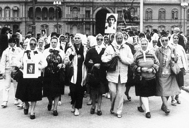 Иллюстрация к книге — Неудобное прошлое. Память о государственных преступлениях в России и других странах [i_009.jpg]