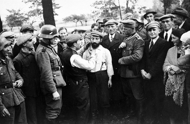 Иллюстрация к книге — Неудобное прошлое. Память о государственных преступлениях в России и других странах [i_039.jpg]