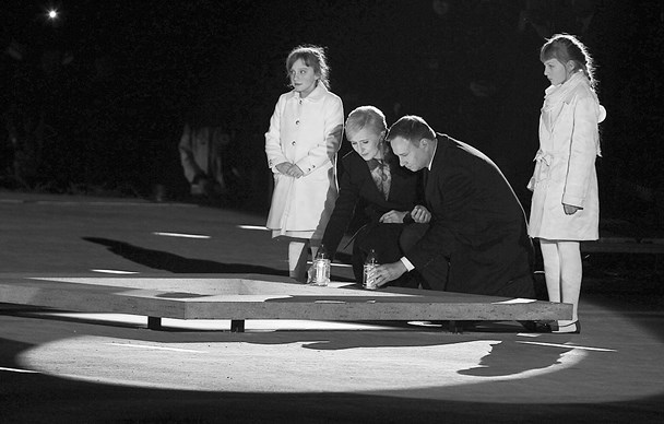 Иллюстрация к книге — Неудобное прошлое. Память о государственных преступлениях в России и других странах [i_042.jpg]