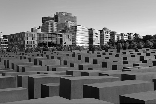 Иллюстрация к книге — Неудобное прошлое. Память о государственных преступлениях в России и других странах [i_056.jpg]