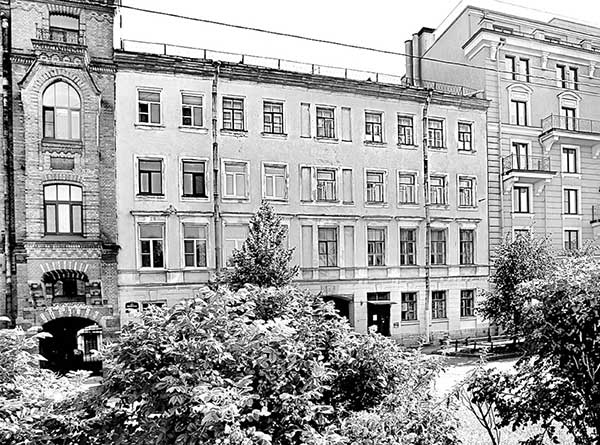 Иллюстрация к книге — Зазеркалье Петербурга. Путешествие в историю [i_038.jpg]