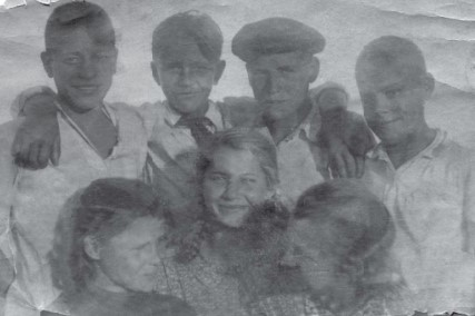 Иллюстрация к книге — Мой ГУЛАГ. Личная история. Книжная серия видеопроекта Музея истории ГУЛАГа [i_015.jpg]