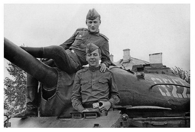 Иллюстрация к книге — Людмила Гурченко. Золотые годы [image15.jpg]