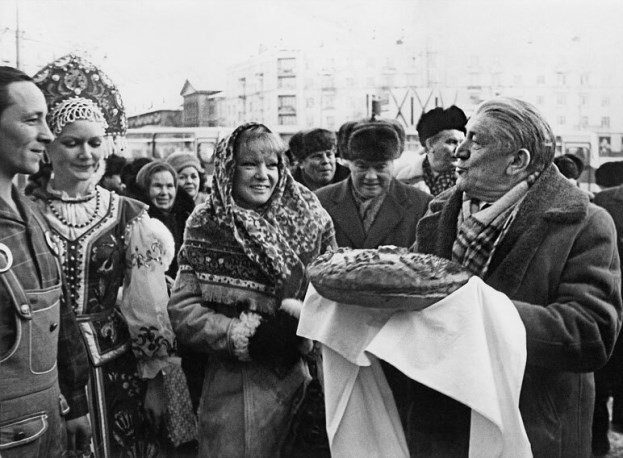 Иллюстрация к книге — Людмила Гурченко. Золотые годы [image37.jpg]