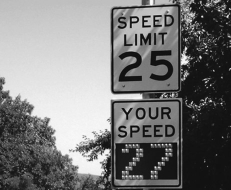 Иллюстрация к книге — Итак, вас публично опозорили. Как незнакомцы из социальных сетей превращаются в палачей [i_010.jpg]