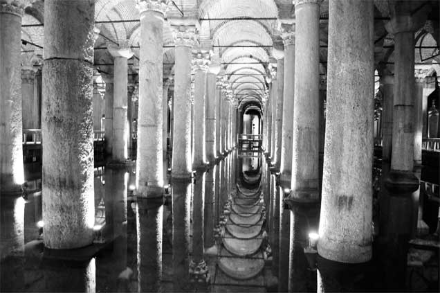 Иллюстрация к книге — Византийская кунсткамера. Неортодоксальные факты из жизни самой православной империи [i_015.jpg]