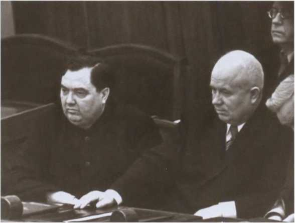 Иллюстрация к книге — Вожди СССР [i_025.jpg]