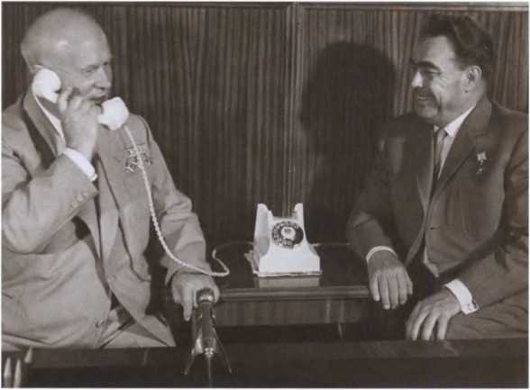 Иллюстрация к книге — Вожди СССР [i_033.jpg]