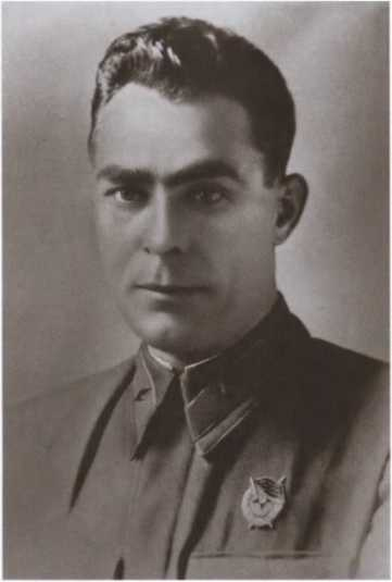 Иллюстрация к книге — Вожди СССР [i_038.jpg]