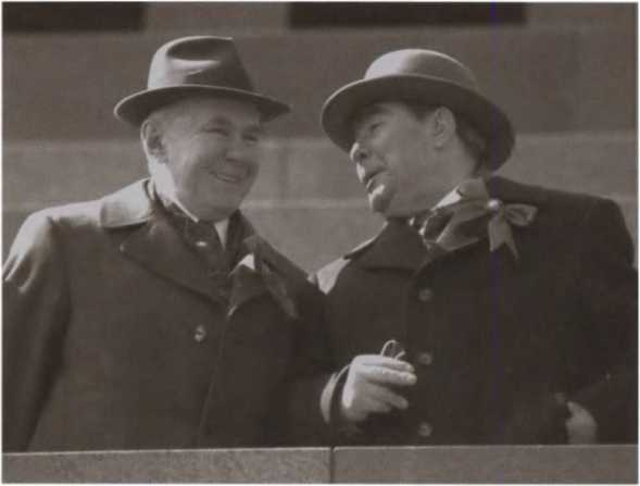 Иллюстрация к книге — Вожди СССР [i_043.jpg]