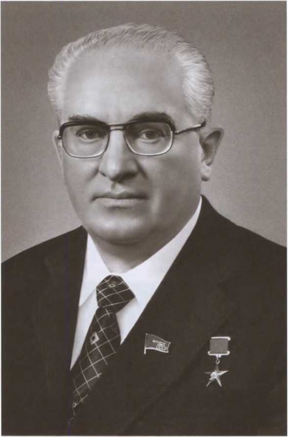 Иллюстрация к книге — Вожди СССР [i_045.jpg]