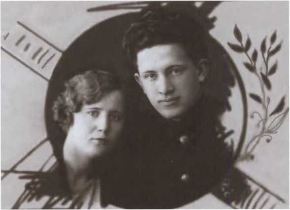 Иллюстрация к книге — Вожди СССР [i_048.jpg]