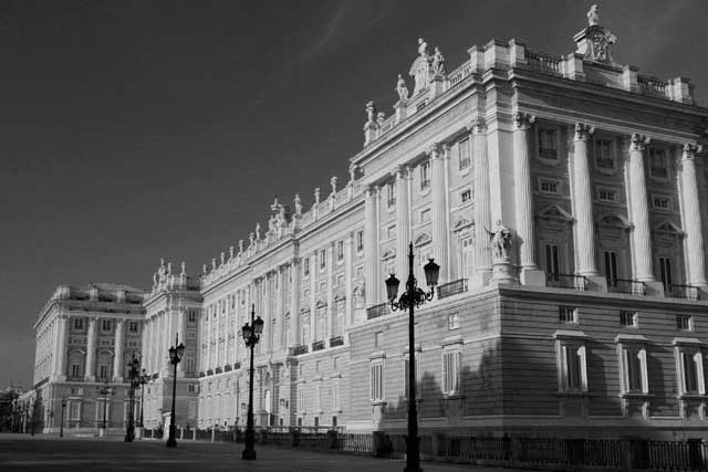 Иллюстрация к книге — Испания со вкусом солнца. Гаспачо для печального рыцаря [i_011.jpg]