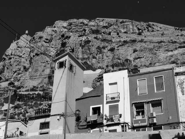 Иллюстрация к книге — Испания со вкусом солнца. Гаспачо для печального рыцаря [i_060.jpg]