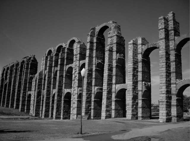 Иллюстрация к книге — Испания со вкусом солнца. Гаспачо для печального рыцаря [i_071.jpg]