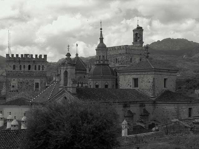 Иллюстрация к книге — Испания со вкусом солнца. Гаспачо для печального рыцаря [i_074.jpg]