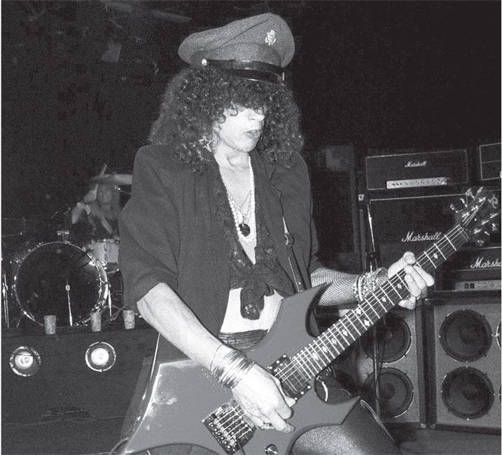 Иллюстрация к книге — Slash. Демоны рок-н-ролла в моей голове [i_018.jpg]