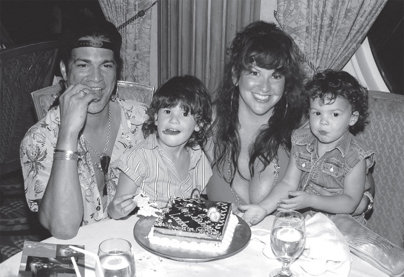 Иллюстрация к книге — Slash. Демоны рок-н-ролла в моей голове [i_041.jpg]