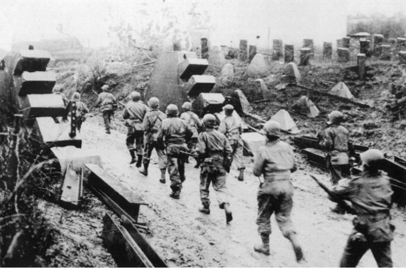 Иллюстрация к книге — Арденнская операция. Последняя авантюра Гитлера [i_024.jpg]