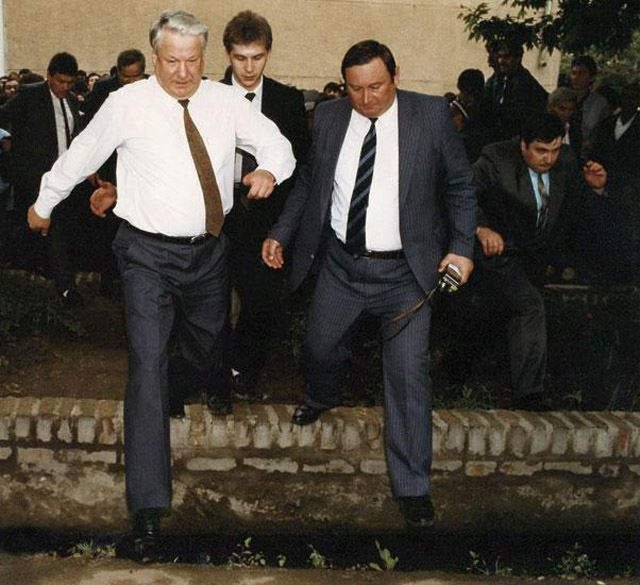 Иллюстрация к книге — Москва ельцинская. Хроники президентского правления [i_006.jpg]