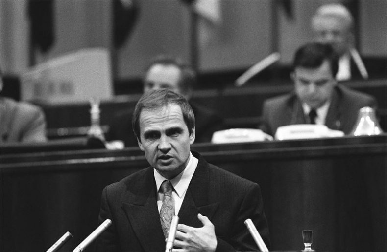 Иллюстрация к книге — Москва ельцинская. Хроники президентского правления [i_030.jpg]