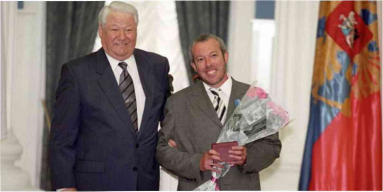 Иллюстрация к книге — Москва ельцинская. Хроники президентского правления [i_047.jpg]