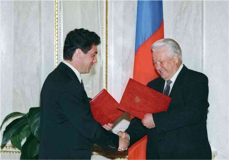 Иллюстрация к книге — Москва ельцинская. Хроники президентского правления [i_067.jpg]