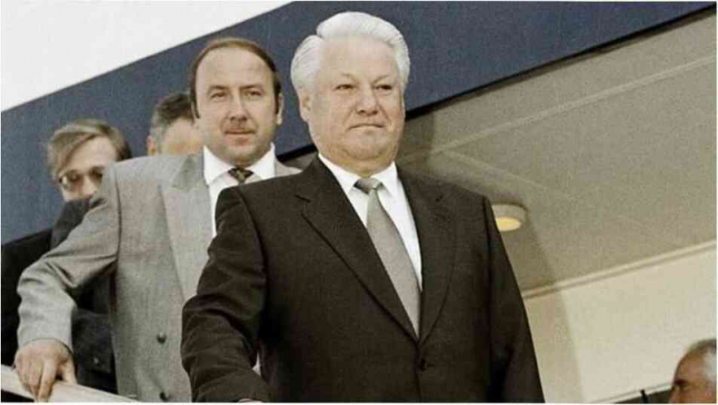 Иллюстрация к книге — Москва ельцинская. Хроники президентского правления [i_072.jpg]