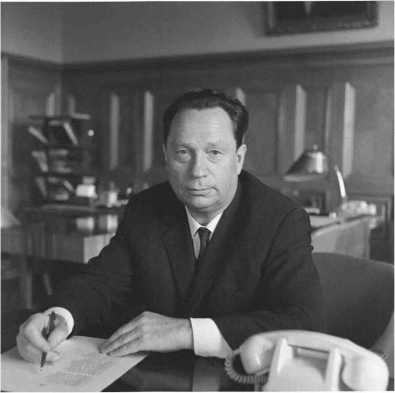 Иллюстрация к книге — Москва ельцинская. Хроники президентского правления [i_104.jpg]