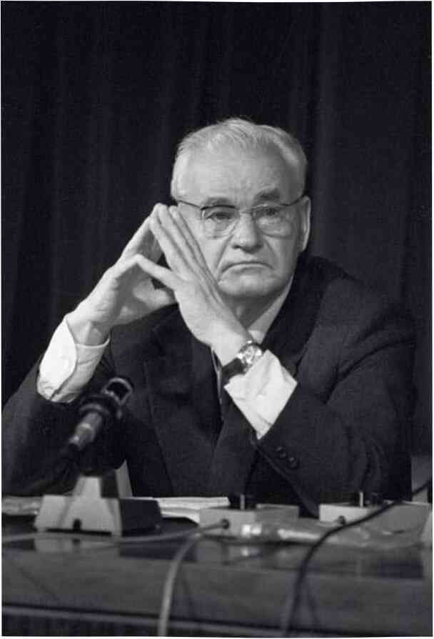 Иллюстрация к книге — Москва ельцинская. Хроники президентского правления [i_117.jpg]